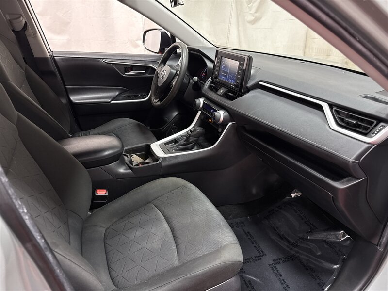 2021 Toyota RAV4 XLE - Photo 27 - Temple Hills, MD 20748