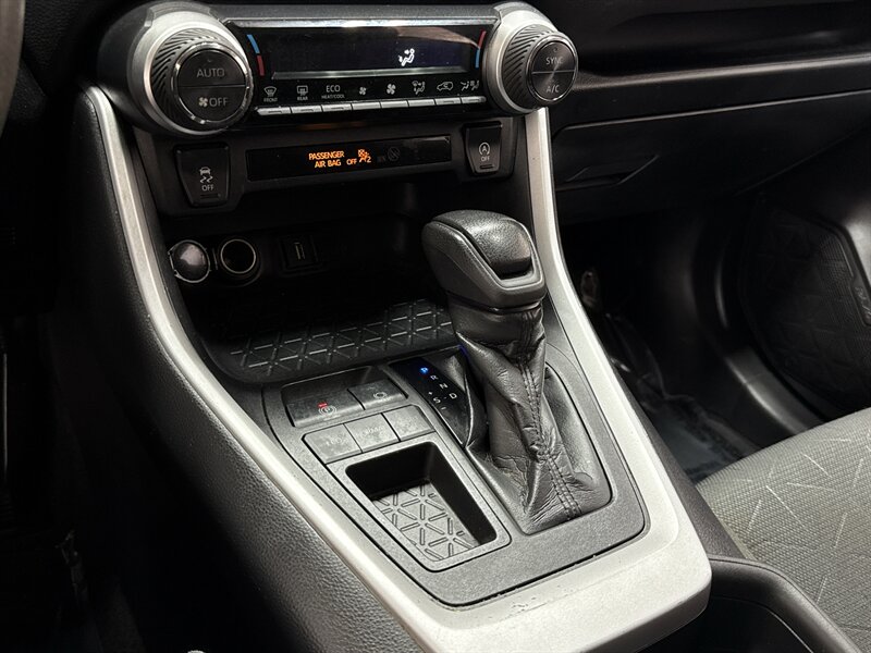 2021 Toyota RAV4 XLE - Photo 31 - Temple Hills, MD 20748