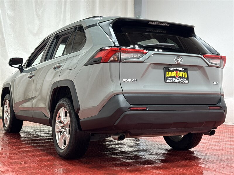 2021 Toyota RAV4 XLE - Photo 9 - Temple Hills, MD 20748