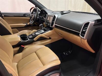 2016 Porsche Cayenne S E-Hybrid   - Photo 33 - Laurel, MD 20724