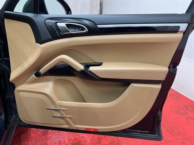 2016 Porsche Cayenne S E-Hybrid   - Photo 32 - Laurel, MD 20724
