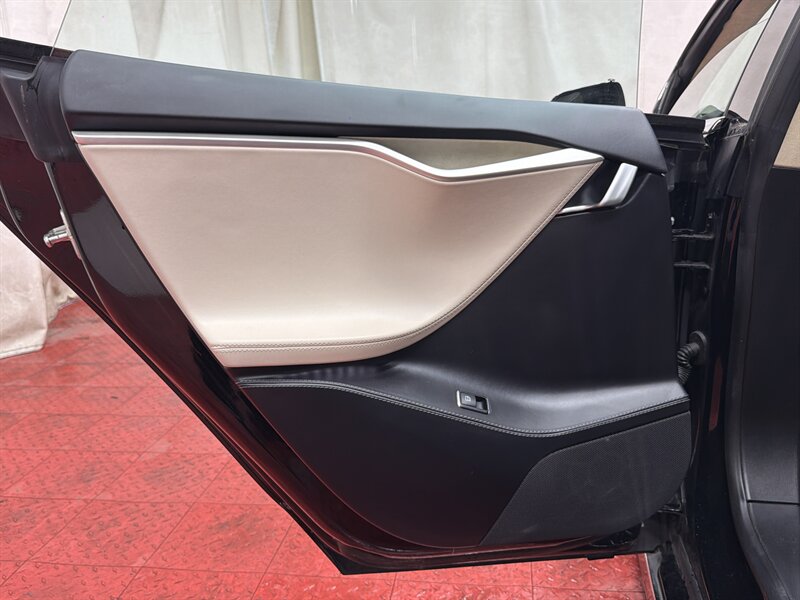 2017 Tesla Model S 75D - Photo 18 - Temple Hills, MD 20748