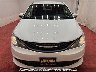 2023 Chrysler Voyager LX   - Photo 3 - Temple Hills, MD 20748