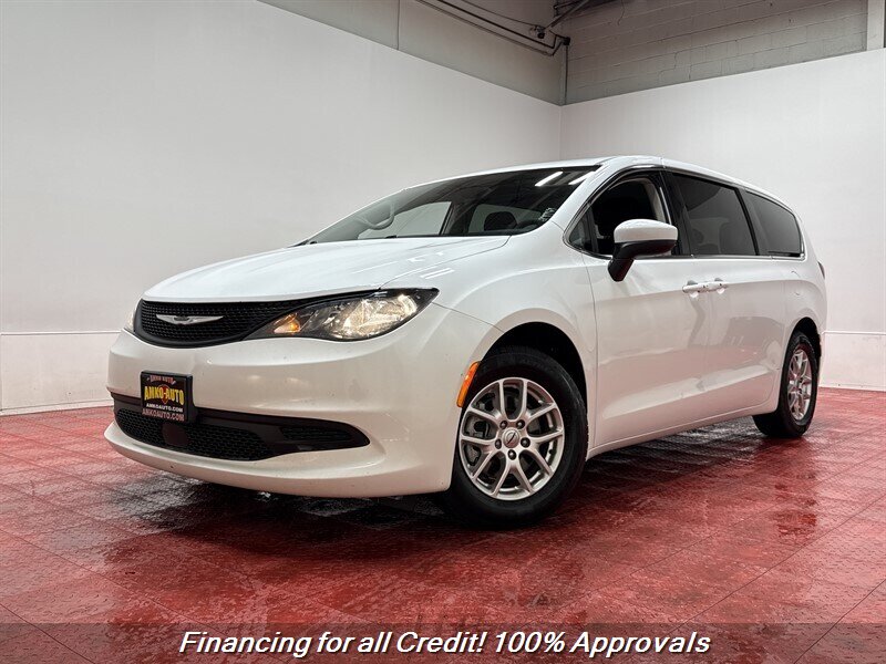 2023 Chrysler Voyager LX  