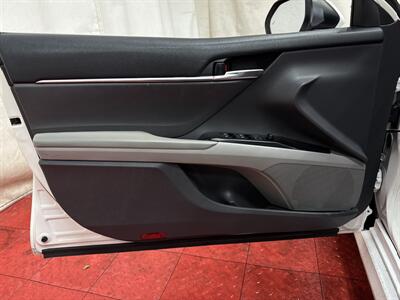 2020 Toyota Camry LE   - Photo 16 - Temple Hills, MD 20748