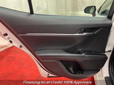 2018 Toyota Camry LE   - Photo 18 - Temple Hills, MD 20748