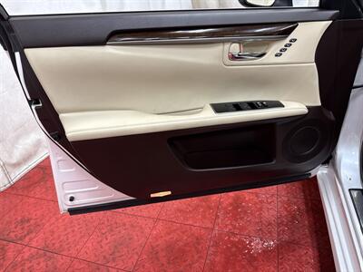 2018 Lexus ES   - Photo 16 - Temple Hills, MD 20748