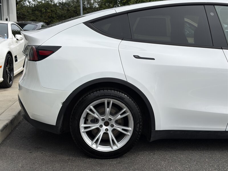 2022 Tesla Model Y Long Range - Photo 4 - Temple Hills, MD 20748