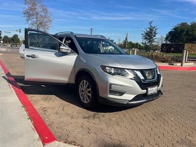 2017 Nissan Rogue SV - Photo 4 - Santa Ana, CA 92707