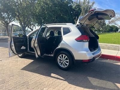 2017 Nissan Rogue SV - Photo 7 - Santa Ana, CA 92707