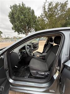 2021 Volkswagen Jetta SE   - Photo 12 - Santa Ana, CA 92707