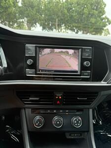2021 Volkswagen Jetta SE   - Photo 11 - Santa Ana, CA 92707