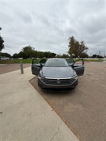 2021 Volkswagen Jetta SE - Photo 1 - Santa Ana, CA 92707