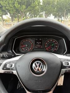 2021 Volkswagen Jetta SE   - Photo 9 - Santa Ana, CA 92707