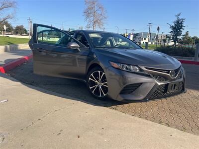 2020 Toyota Camry SE   - Photo 2 - Santa Ana, CA 92707