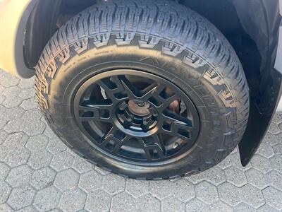 2011 Toyota Tacoma PreRunner V6   - Photo 9 - Santa Ana, CA 92707