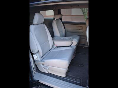 2017 Kia Sedona LX   - Photo 27 - Mesa, AZ 85201