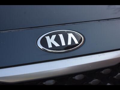 2017 Kia Sedona LX   - Photo 45 - Mesa, AZ 85201