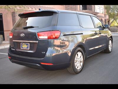 2017 Kia Sedona LX   - Photo 7 - Mesa, AZ 85201