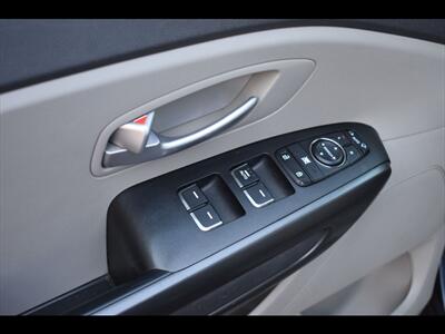 2017 Kia Sedona LX   - Photo 19 - Mesa, AZ 85201