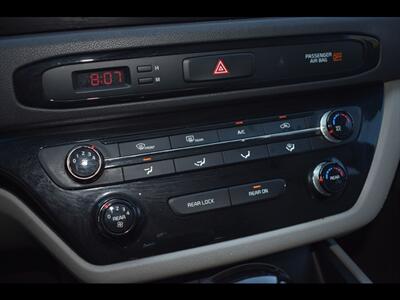 2017 Kia Sedona LX   - Photo 12 - Mesa, AZ 85201