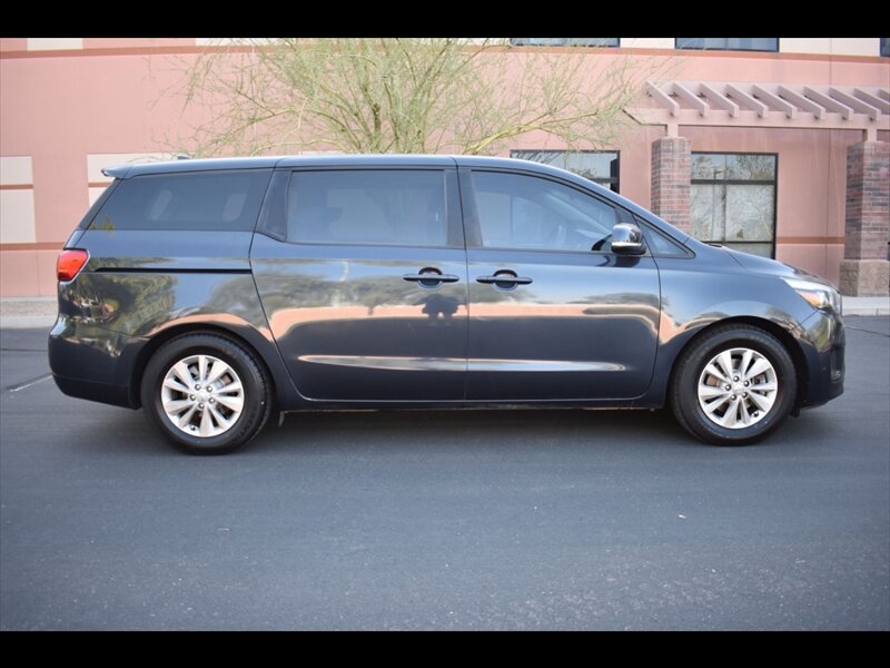 2017 Kia Sedona LX - Photo 1 - Mesa, AZ 85201