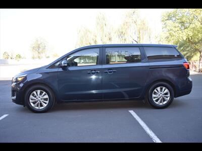 2017 Kia Sedona LX   - Photo 4 - Mesa, AZ 85201