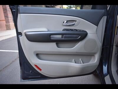 2017 Kia Sedona LX   - Photo 18 - Mesa, AZ 85201