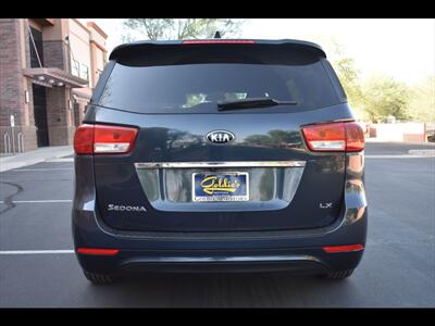 2017 Kia Sedona LX   - Photo 9 - Mesa, AZ 85201