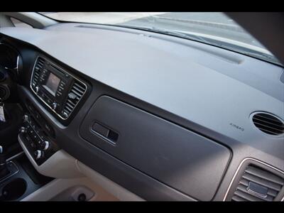 2017 Kia Sedona LX   - Photo 37 - Mesa, AZ 85201