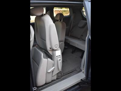 2017 Kia Sedona LX   - Photo 24 - Mesa, AZ 85201