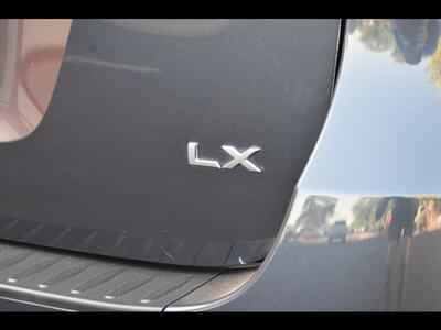 2017 Kia Sedona LX   - Photo 52 - Mesa, AZ 85201