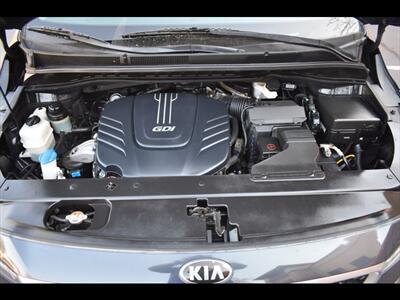 2017 Kia Sedona LX   - Photo 39 - Mesa, AZ 85201