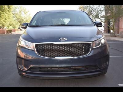 2017 Kia Sedona LX   - Photo 8 - Mesa, AZ 85201