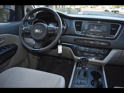 2017 Kia Sedona LX   - Photo 30 - Mesa, AZ 85201
