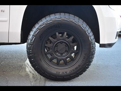 2017 Chevrolet Suburban Premier   - Photo 39 - Mesa, AZ 85201