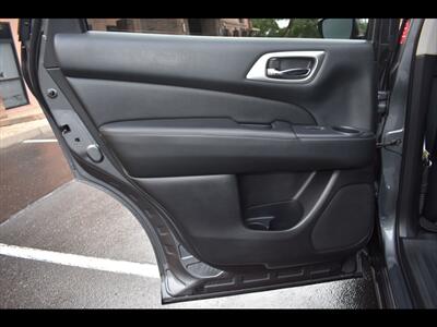 2019 Nissan Pathfinder SL - Photo 24 - Mesa, AZ 85201