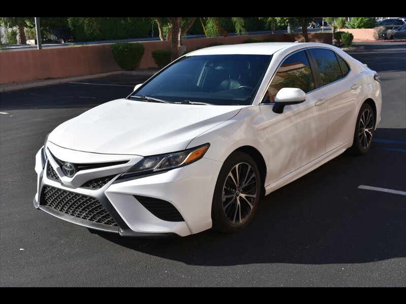 2020 Toyota Camry SE photo 2