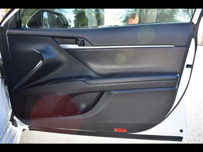 2020 Toyota Camry SE   - Photo 32 - Mesa, AZ 85201