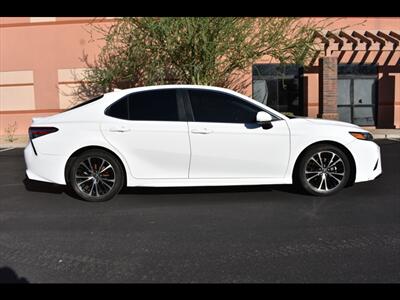 2020 Toyota Camry SE Sedan