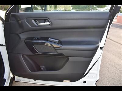 2022 Nissan Pathfinder SV - Photo 38 - Mesa, AZ 85201