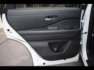 2022 Nissan Pathfinder SV - Photo 21 - Mesa, AZ 85201