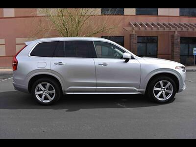 2020 Volvo XC90 T6 Momentum 6-Passenger  