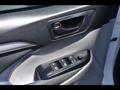 2018 Toyota Highlander LE   - Photo 19 - Mesa, AZ 85201