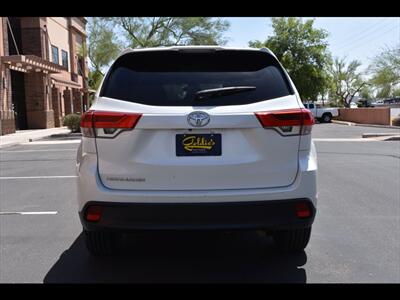 2018 Toyota Highlander LE   - Photo 9 - Mesa, AZ 85201