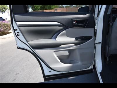 2018 Toyota Highlander LE   - Photo 22 - Mesa, AZ 85201
