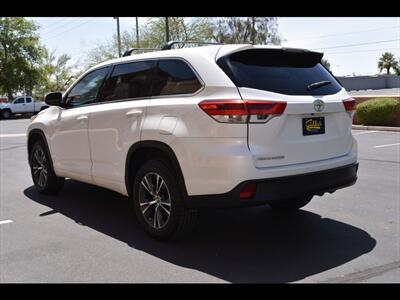 2018 Toyota Highlander LE   - Photo 6 - Mesa, AZ 85201