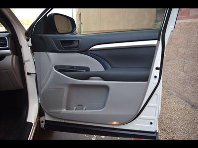 2018 Toyota Highlander LE   - Photo 37 - Mesa, AZ 85201