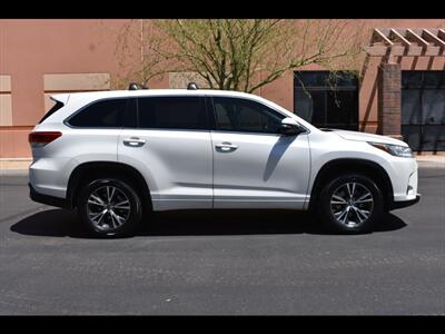 2018 Toyota Highlander LE   - Photo 1 - Mesa, AZ 85201