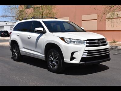 2018 Toyota Highlander LE   - Photo 2 - Mesa, AZ 85201